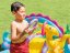 Piscina a forma di parco giochi con dinosauro