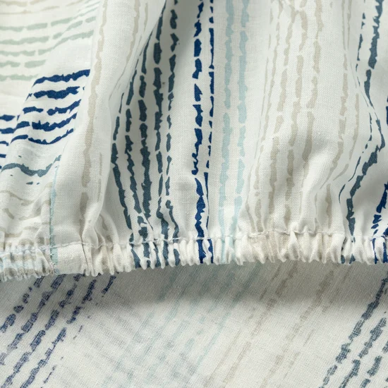 Posteľná plachta z makosaténu - modré pruhy