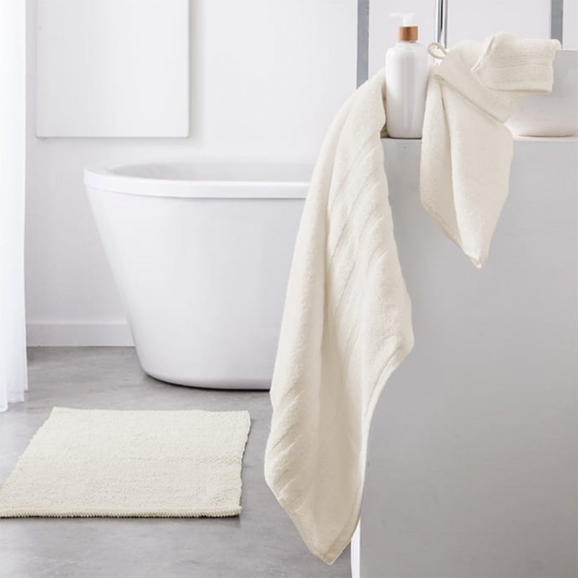 Kvalitný bavlnený uterák krémovej farby 70 x 130 cm