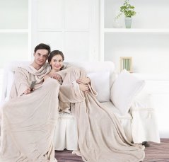 Кремаво одеяло, изработено от мек материал