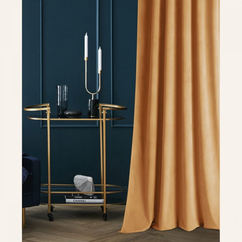 Horčicovo žltý velúrový záves Charmy na zlaté kruhy 140 x 260 cm