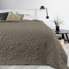 Béžový jednofarebný prehoz na posteľ s motívom kvetov
