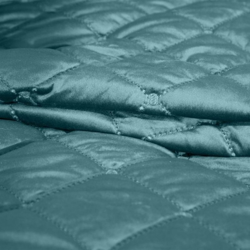 Luxusný zamatový prehoz na posteľ s dekoračným prešívaním