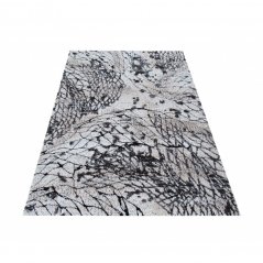 Кафяв килим с изключителен модел
