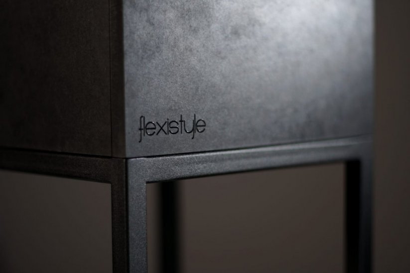 Ghiveci subțire și minimalist din metal negru 22X22X40 cm