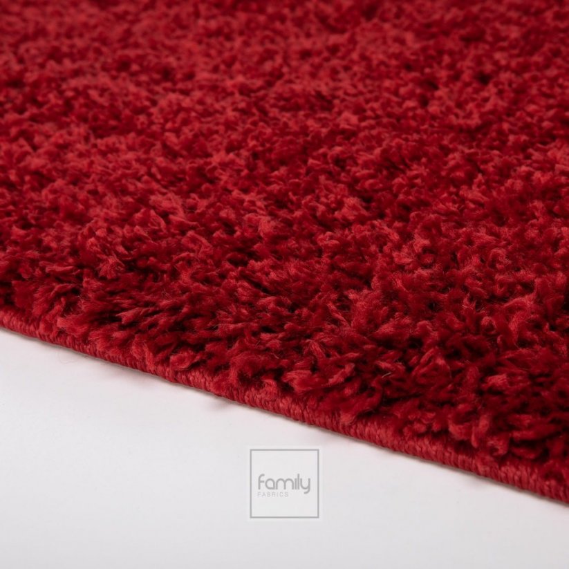 Kvalitní bordó koberec s vysokým vlasem