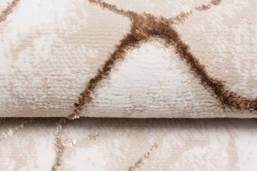 Опростен модерен килим в бежово с кафяв мотив