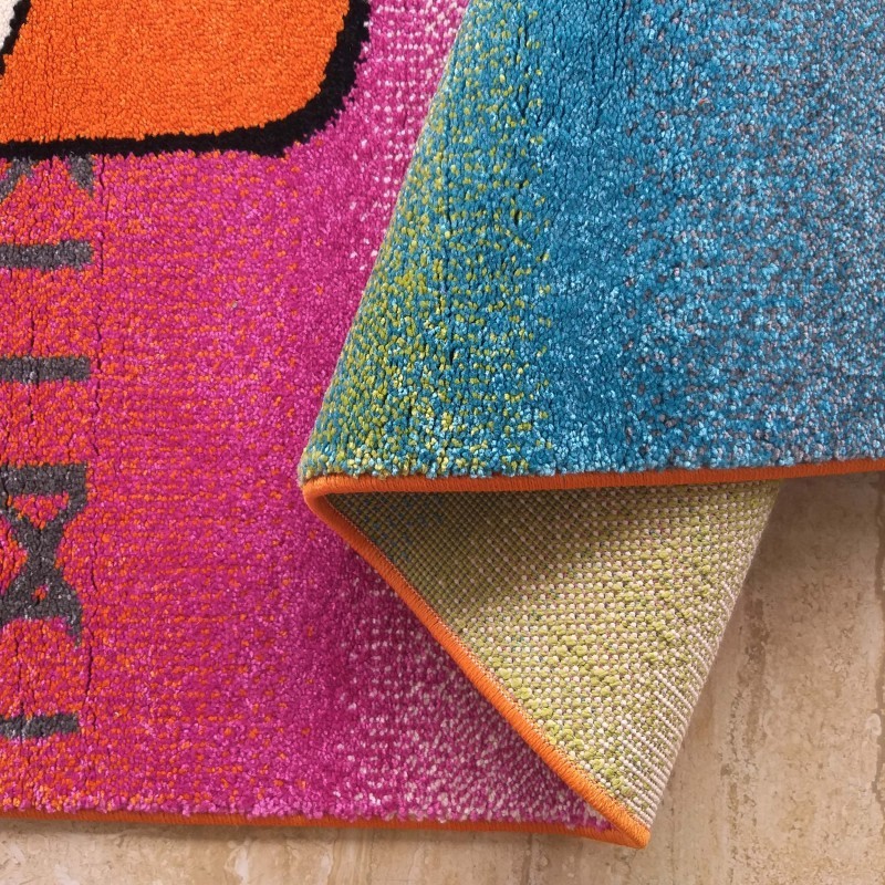 Modern szőnyeg gyerekszobába egy gyönyörű színes körhintával