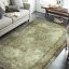 Olivgrüner Teppich mit orientalischem Muster