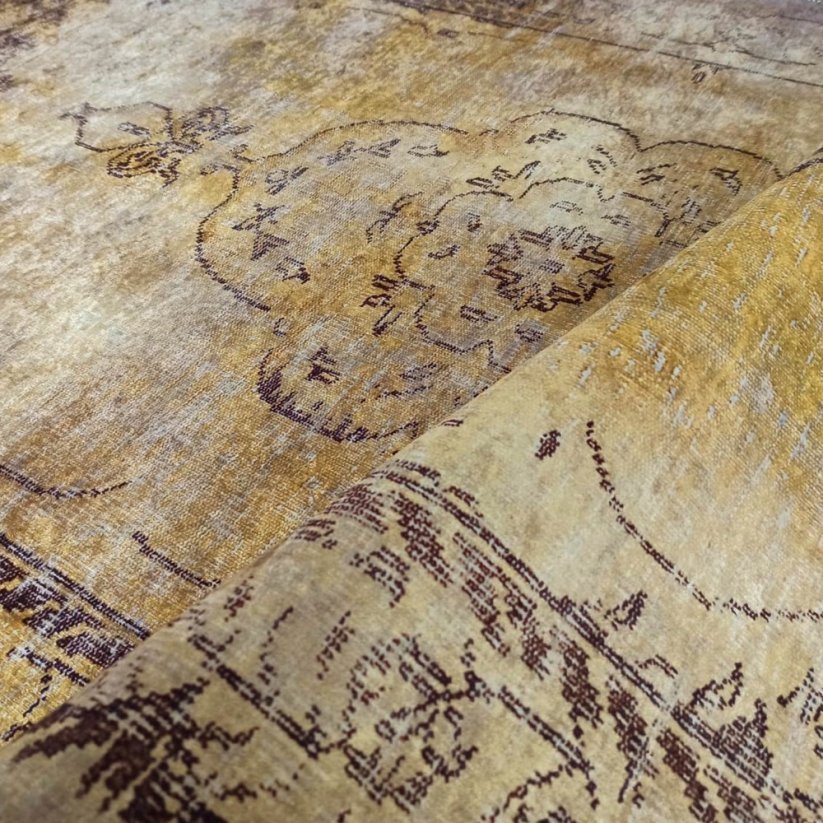 Arany szőnyeg keleti mintával