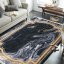 Moderní černý vzorovaný koberec do obýváku