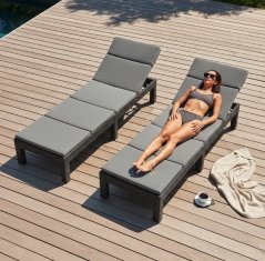 Robustné záhradné ležadlo k bazénu a na terasu - sivé s vankúšom