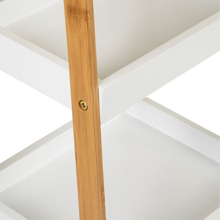 Jednoduchý designový regál se 3 policemi