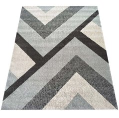 Moderní koberec s geometrickými vzory v šedých barvách