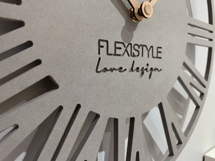 Jednoduché nástěnné hodiny v dřevěném designu šedé
