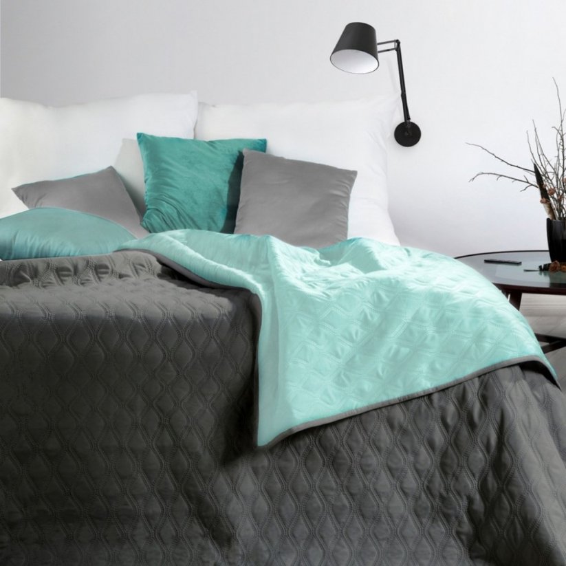 Двулицево висококачествено капитонирано покривало за легло в ментов цвят