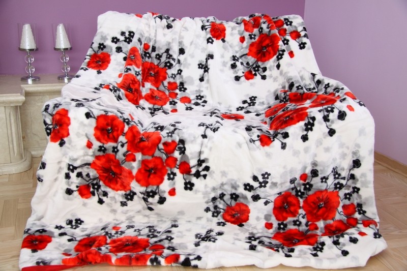 Bílo červená deka s květinovým vzorem