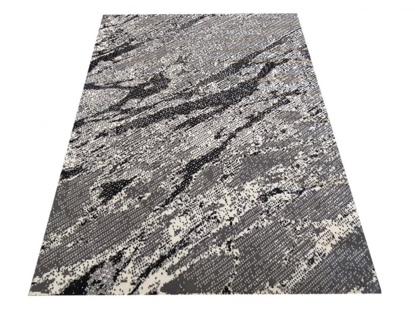 Sivý koberec s kamuflážnym vzorom