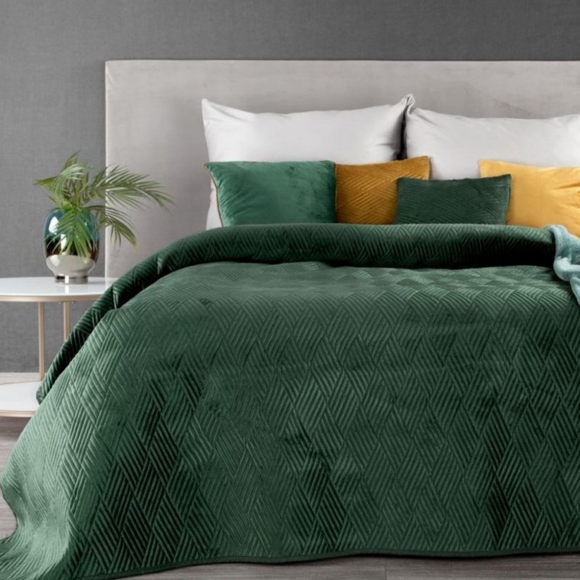 Krásny smaragdovo zelený  prehoz na posteľ