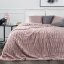 Jemný plyšový přehoz na postel v růžové barvě