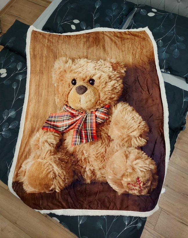Топло бебешко одеяло, опаковано в кутия за подаръци