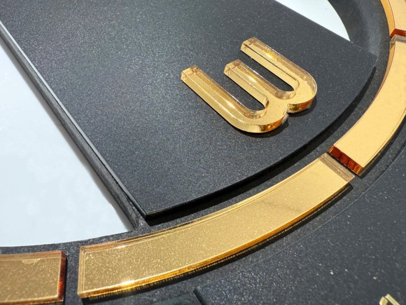 GOLDEN HARMONY, dizajnerski zidni sat od 30 cm