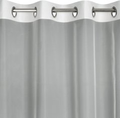 Záves zdobený výšivkou v detskom vzore