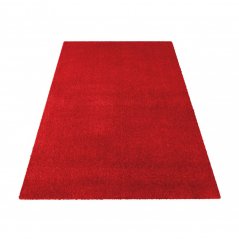 Едноцветен килим в червен цвят