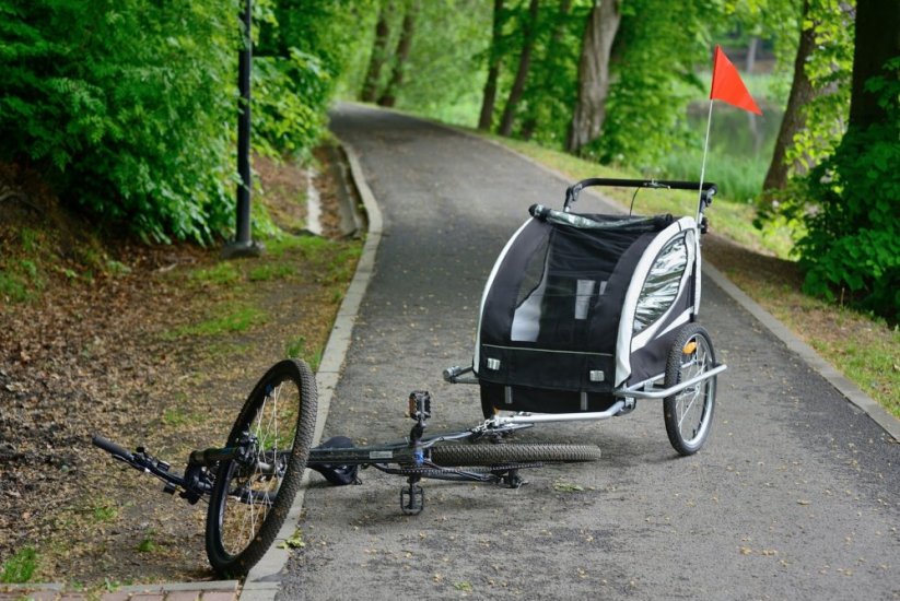 2-sedežna kolesarska prikolica z amortizerjem + JOGGER črna