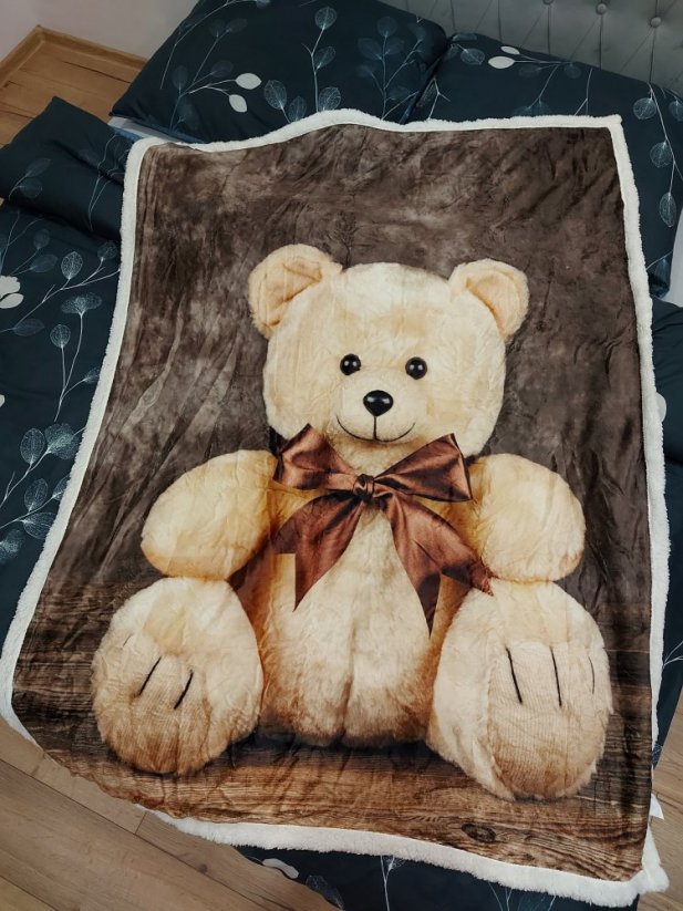 Isolierte Kinderdecke mit Teddybär im Geschenkkarton 130x160cm