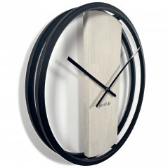 Čierno biele nástenné hodiny drevo a kov