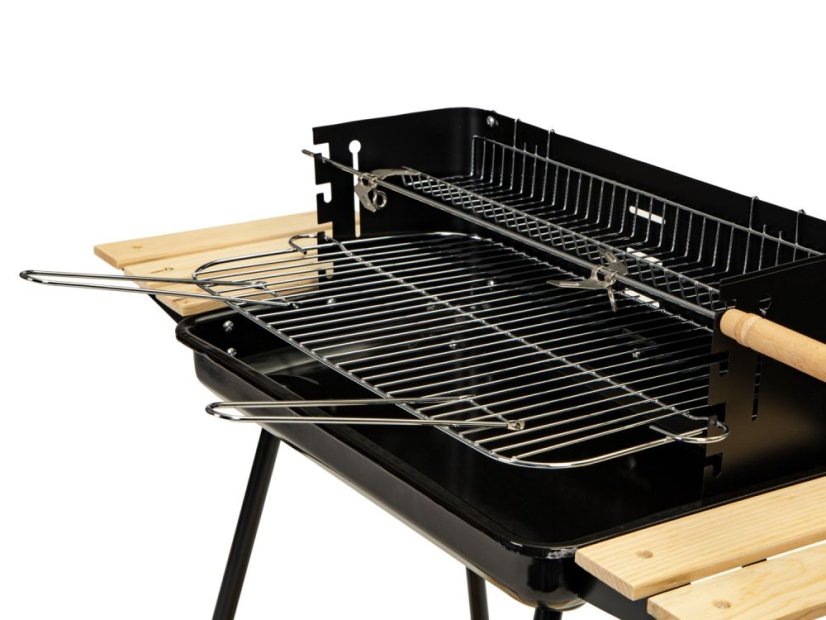 Záhradný gril s nastaviteľnými policami