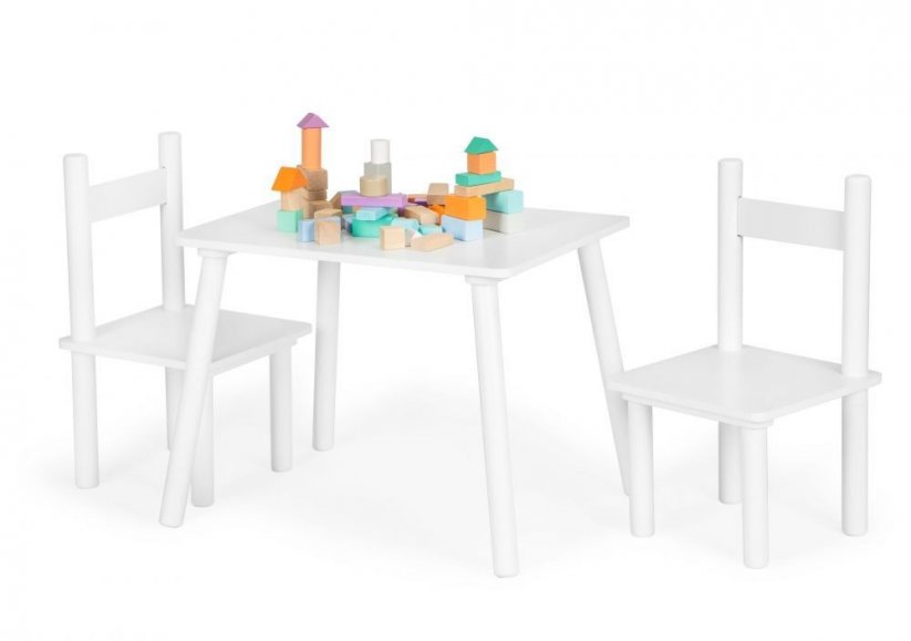 Biely stolík so stoličkami pre detičky