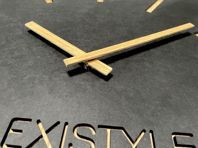 Stilvolle Wanduhr aus Holz 60 cm