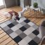 Дизайнерски килим с квадратна шарка