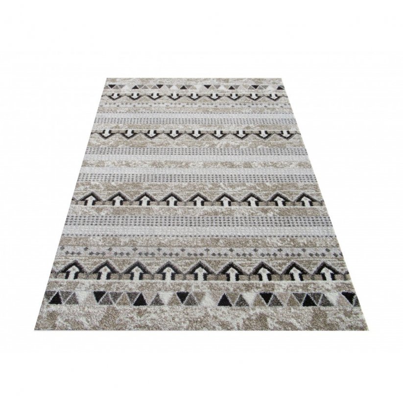 Kvalitní béžový koberec se vzorem