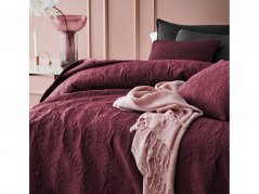 Prošiveni prekrivač burgundy boje za bračni krevet 220 x 240 cm