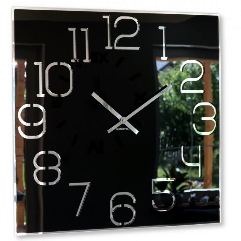 Elegantna kvadratna ura v črni barvi