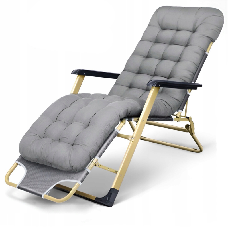 Zlaté zahradní lehátko s polštářem v šedé barvě