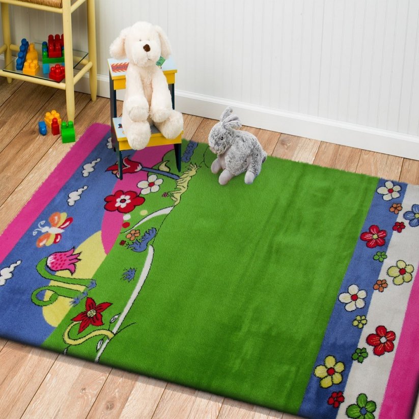Zeleno ružový koberec s detským motívom prírody