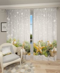 Eleganter weißer Vorhang mit Weihnachtsmotiv