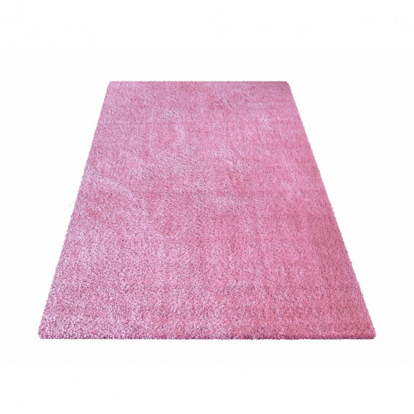 Moderní jednobarevný koberec v růžové barvě