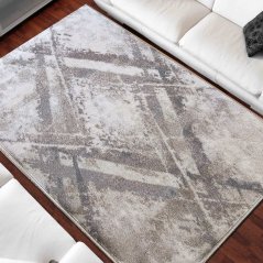 Béžový koberec s moderním abstraktním vzorem