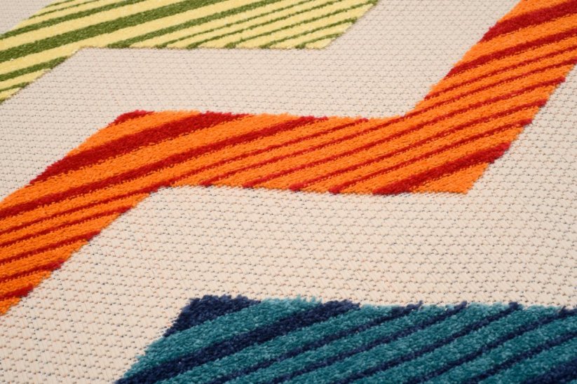 Раиран килим за вътрешен двор в различни цветове