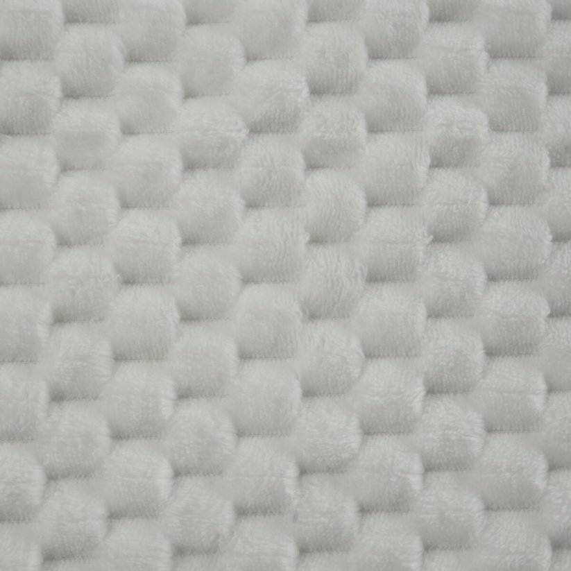 Дебело одеяло в бяло с модерен модел