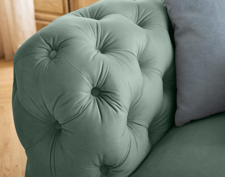 Prešívané luxusné zamatové kreslo do obývačky – dostupné v rôznych farbách