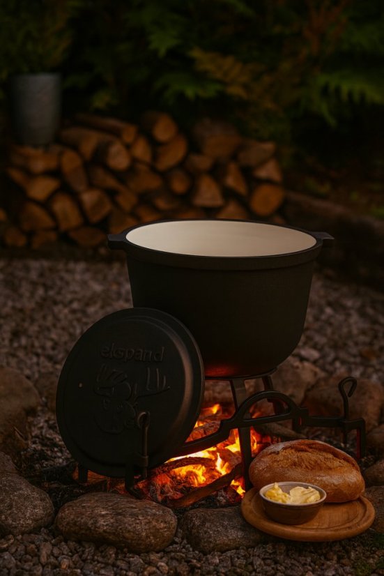 Bollitore smaltato con superficie e coperchio in ghisa