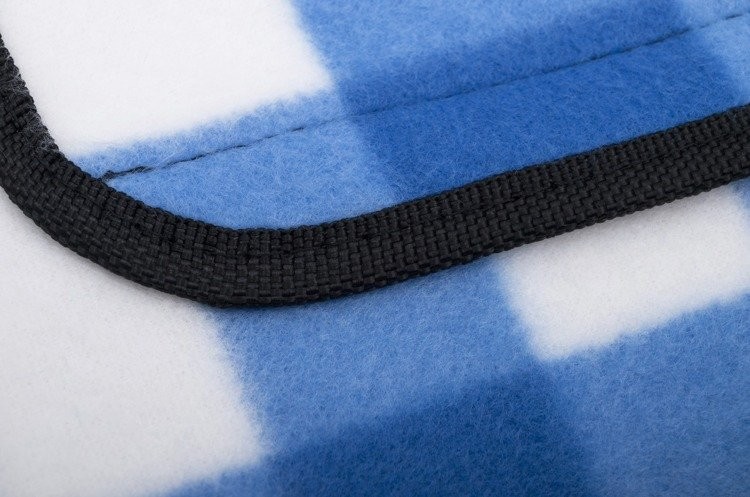 Синьо карирано плажно одеяло