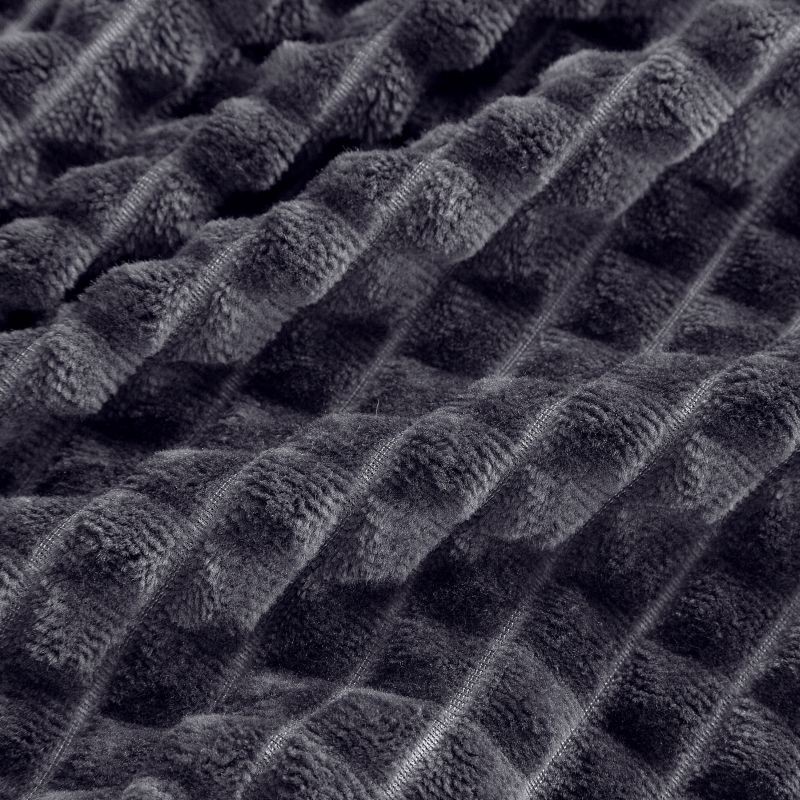 Ocelově šedá hrubá deka na pohovky