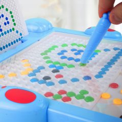 Pädagogische Magnettafel für Kinder mit Perlen und Schablonen
